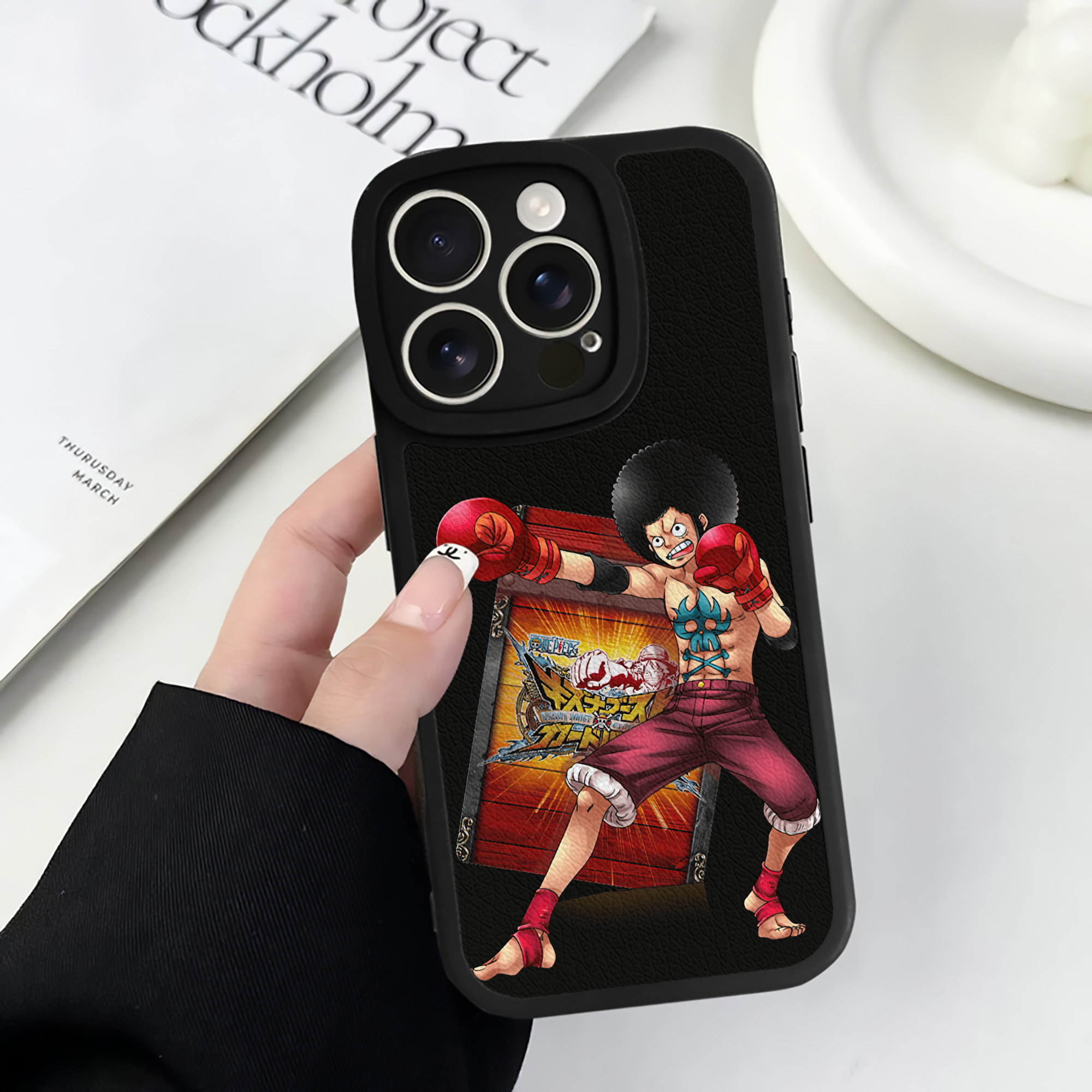 （画像用） ワンピース モンキー・D・ルフィ ONE PIECE Monkey D. Luffy 【iPhone 16シリーズ対応】シリコンスマホケース（レザー調） 材質：シリコン